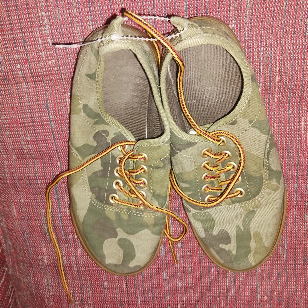 Boys shoes